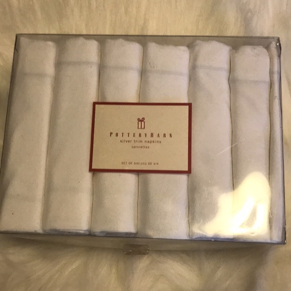 New Two sets of six POTTERY BARN silver trim napkins.
100% Cotton - Picture 2 of 6